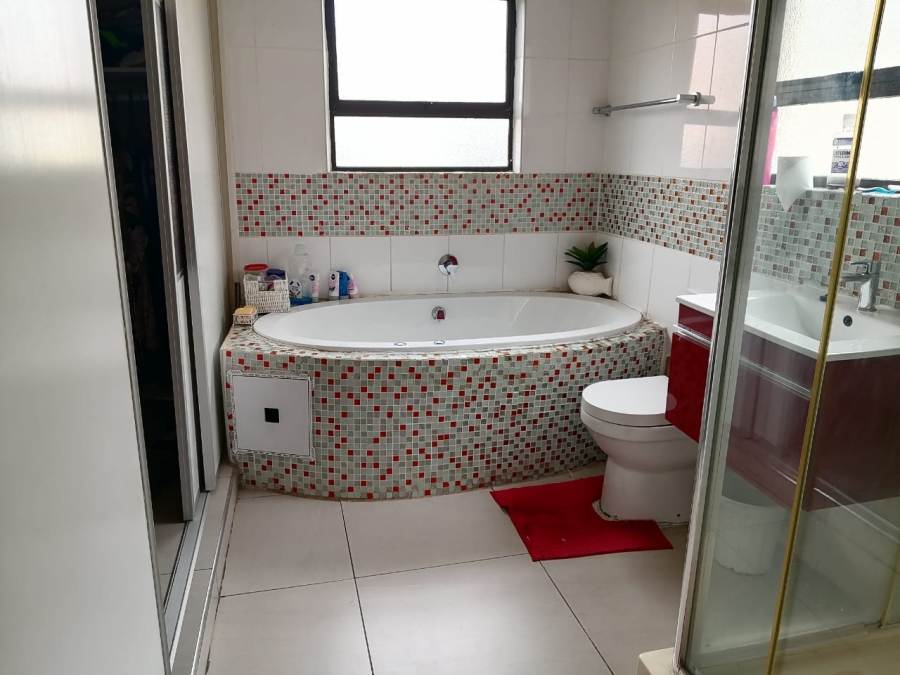 3 Bedroom Property for Sale in Tlhabane West North West